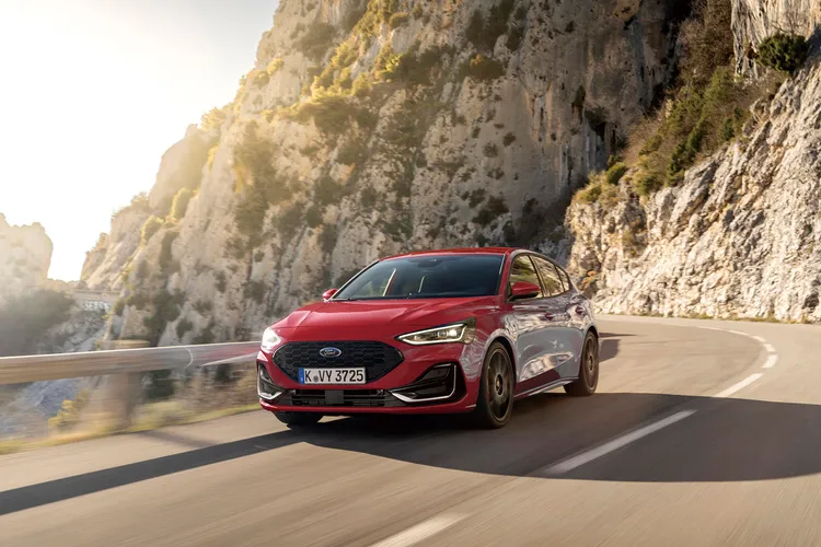 Ford Focus在原有懸吊硬體結構上，導入新世代德規減震筒、德規EPAS電子式轉向輔助系統、德規EBB電子式煞車增壓輔助系統，帶來豐富駕馭特性。業者提供