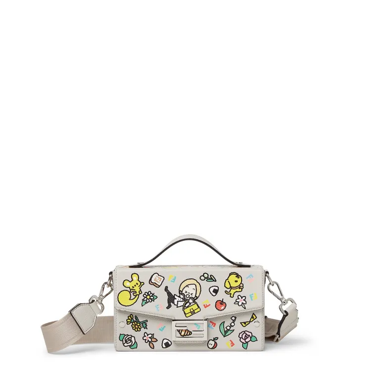FENDI家族插畫 Baguette Soft Trunk，8萬元。品牌提供