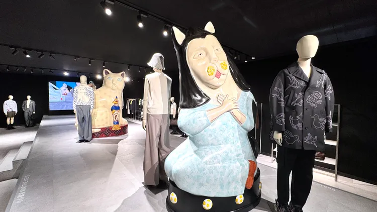 DIOR 2025春夏男裝預覽，搬出藝術家Hylton Nel打造的奇幻大貓咪坐鎮。張家玲攝