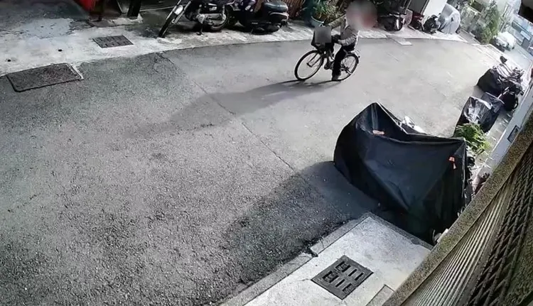 張男殺害趙姓婦人並分屍後，3日上午5次騎腳踏車到前鎮運河棄屍。民眾提供
