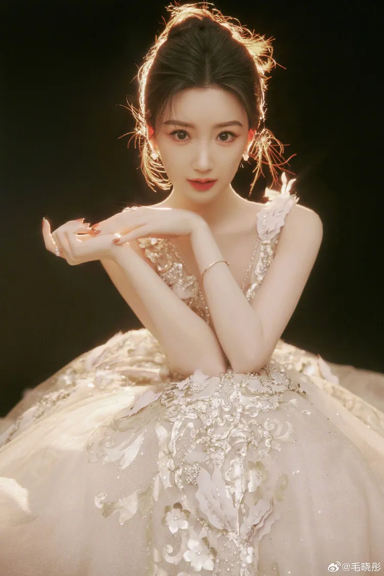 毛曉彤是陳曉大學同學。翻攝毛曉彤微博