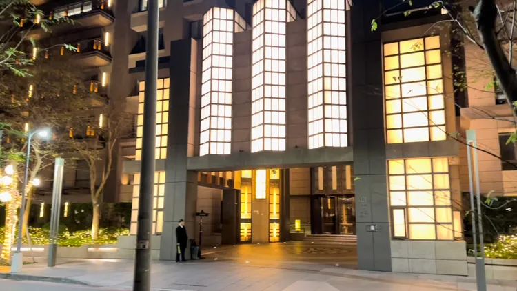 大S骨灰罈今日下午3點，從日本東京運回台北松山機場，安放在台北家中。特勤中心攝