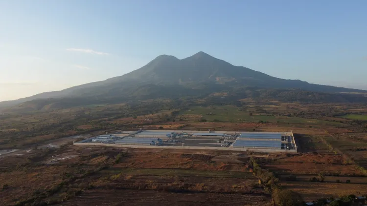 薩爾多瓦「反恐怖主義監禁中心」位於叢林之中，無處可逃。美聯社