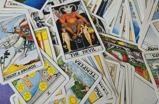 婦人塔羅牌竟占卜未成年女兒「嚐禁果」 網友喊「我扛」!法院這樣判