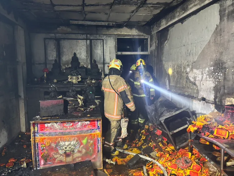 此住宅式宮廟火警，燒毀面積約20平方公尺，火災發生原因及財物損失尚待進一步釐清。讀者提供