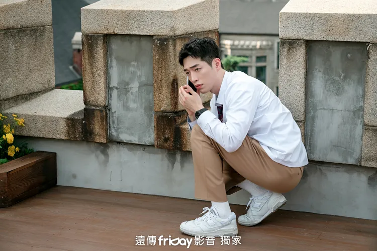 徐康俊劇中臥底當高中生，自嘲都聽不懂時下流行語。friDay影音提供