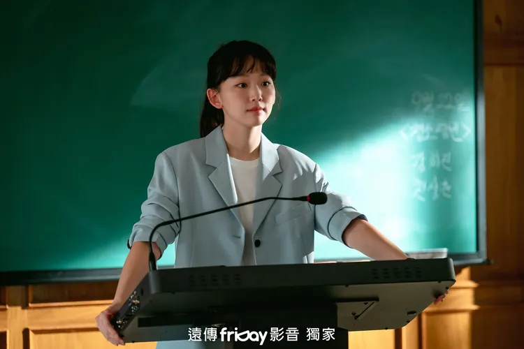 秦基周劇中飾演高中老師。friDay影音提供