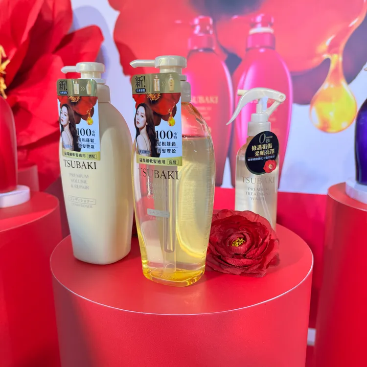 思波綺瞬亮潤澤洗髮乳/潤髮乳，各450ml／300元、護髮霜160g／320元。張家玲攝
