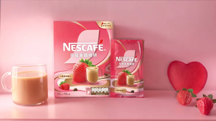 雀巢咖啡推出市場首創「雀巢草莓拿鐵咖啡」，草莓+奶+咖啡完美比例。業者提供