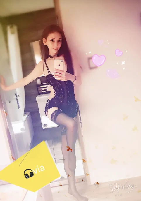 「太陽花女神」劉喬安爭議不斷。翻攝劉依函臉書