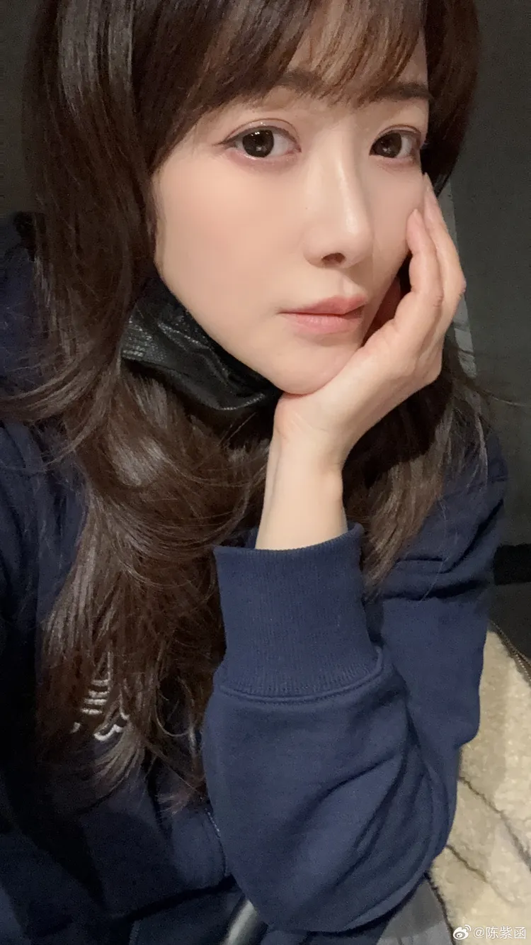 陳紫函分享與大S在片場的互動。翻攝陳紫函微博