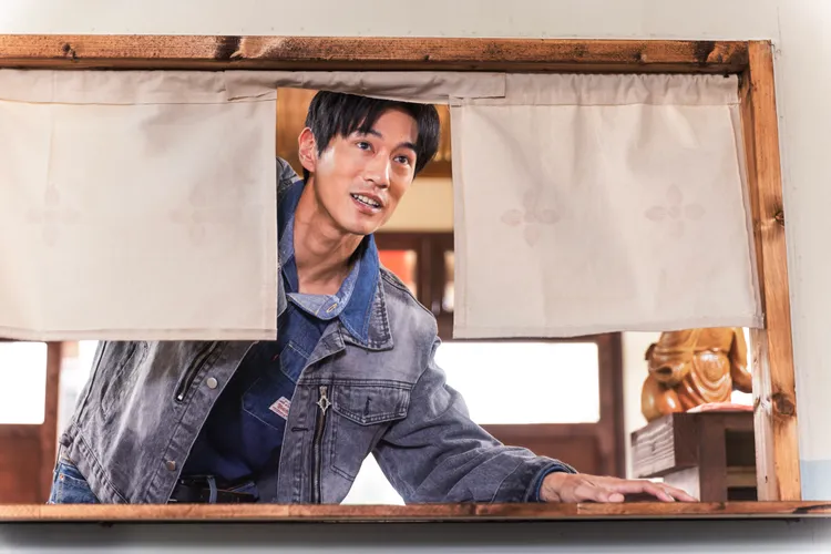 鍾承翰小時候最常跟朋友到「柑仔店」，也會跟朋友一起放鞭炮。公視台語台提供