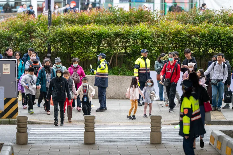 警方維持燈會現場交通順暢。桃園市府提供