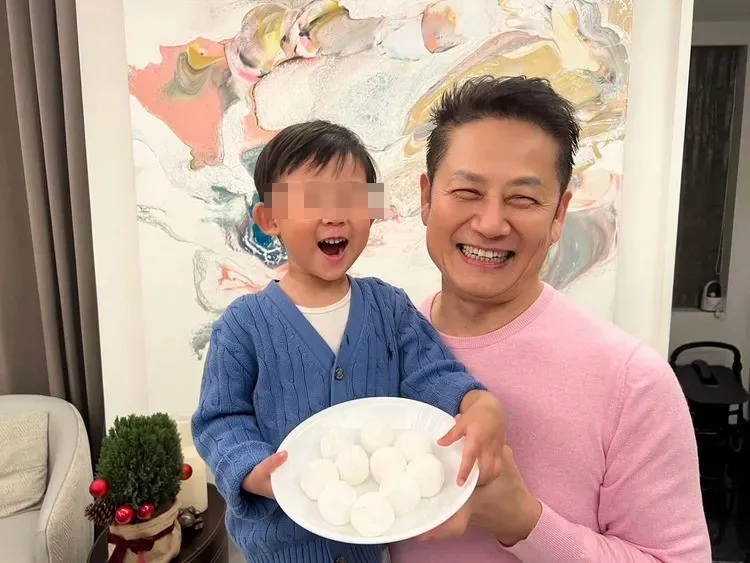 徐乃麟現在是有孫萬事足。翻攝徐乃麟臉書