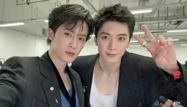 檀健次（左）與陳哲遠因合拍《烽火流金》，建立深厚情誼。翻攝檀健次微博