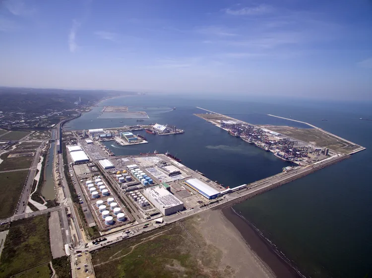 今年底將啟用台北港智慧車輛園區，成為全台最大汽車物流園區。翻攝自台灣自由貿易港區官網