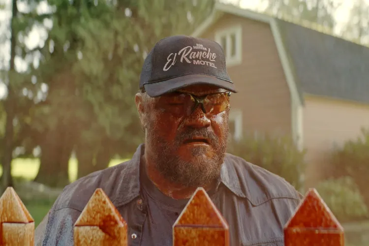 導演每週跟劇組召開兩次「死亡會議」，激盪出全片五花八門的荒誕死法。采昌提供