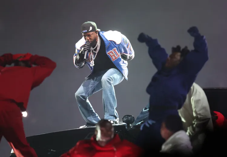 肯卓克拉瑪擔任主秀。路透