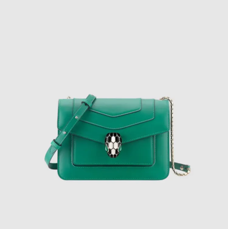 Serpenti Forever斜背包，9萬7400元。品牌提供