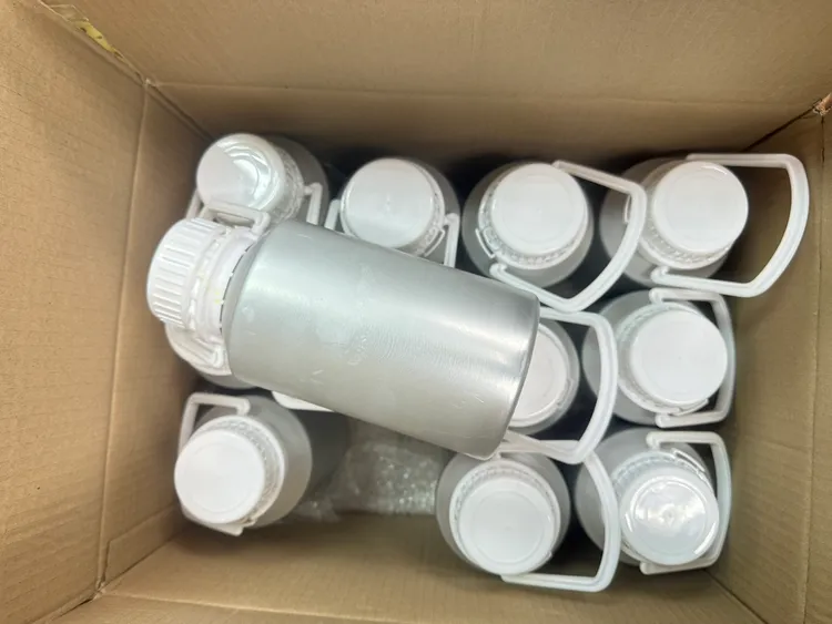 填充大麻膏所使用的鋼瓶。翻攝畫面