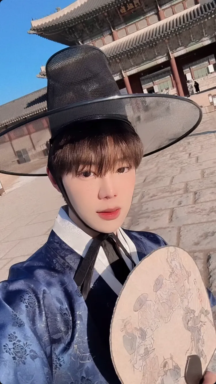 ARKis隊長Alex體驗漢服，古裝扮相帥翻。圖／踢帕娛樂提供