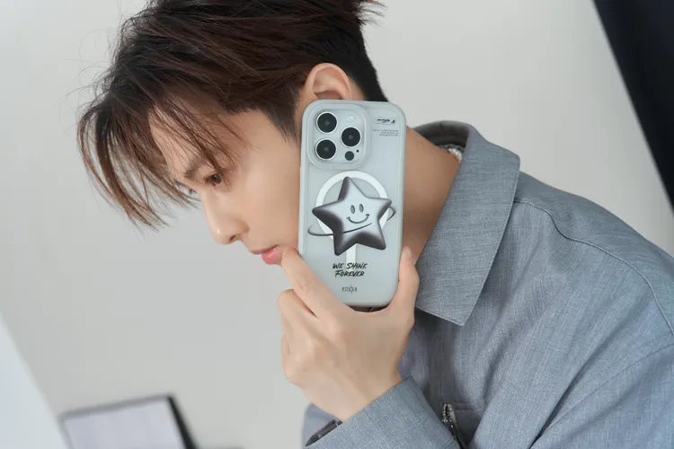 王子與手機殼照。喜鵲娛樂提供