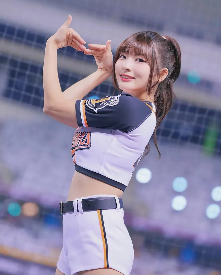 瑟七是統一獅啦啦隊。  翻攝__seul777  IG