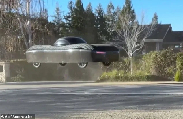 飛天車騰空躍起。翻攝Alef Aeronautics