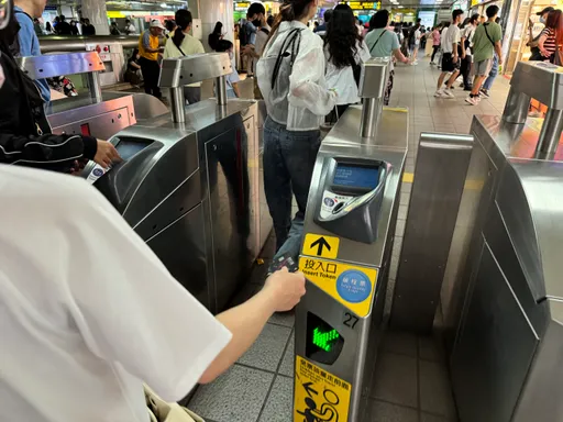 女子進站「沒搭車」被收40元槓上站務員 北捷規定很清楚