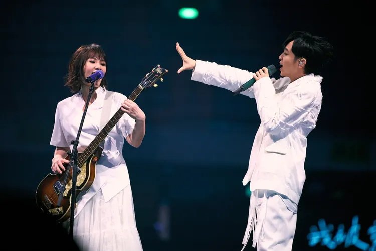 「二十年一刻」巡迴演唱會2025首場在台北小巨蛋登場。緒風提供