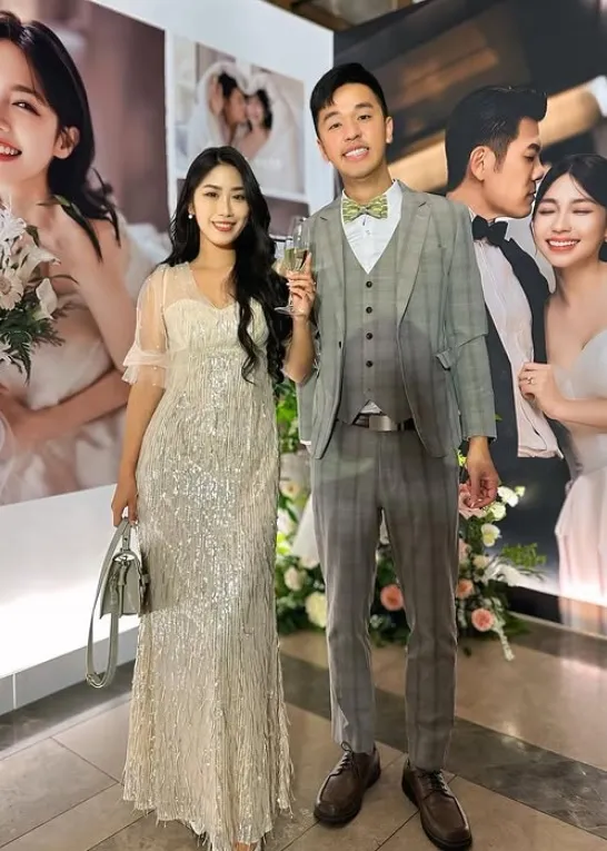 香蕉老婆Timmy這套白銀色系帶亮片禮服，在Dcard引發討論。翻攝香蕉IG