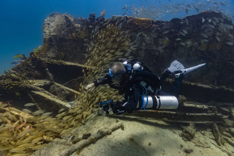 專為專業技潛設計，Garmin推全新「高彩進階潛水電腦」，整合多重精密感測器與圖資，成為水陸雙棲的導航專家。業者提供