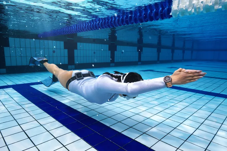 Descent G2支援多種潛水模式，更新增泳池平潛模式。業者提供