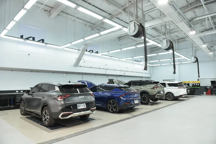 台中文心2S服務廠廠內包括定保工位、EV檢修區共9座工位，特別規劃電動車專屬EV檢修區，並配備專用設備與技師。業者提供