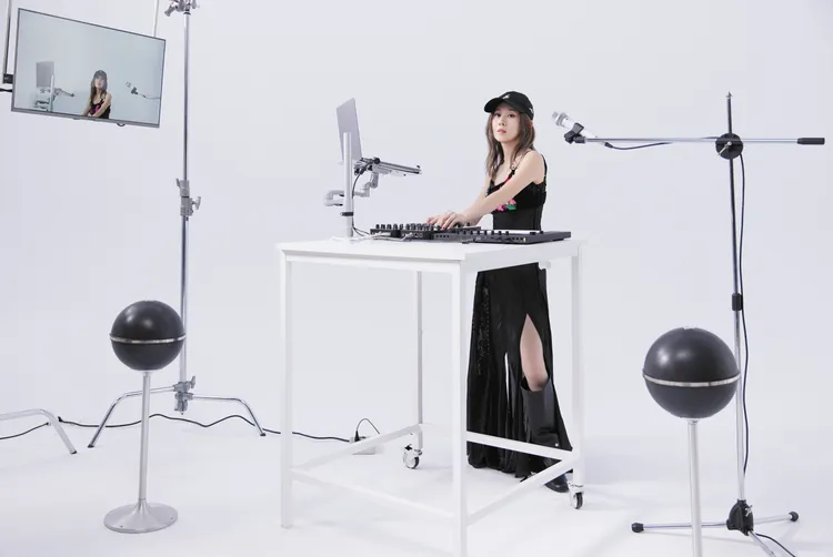 有著靈性、文青形象的白安，這次嘗試有別以往的電子曲風。相信音樂提供