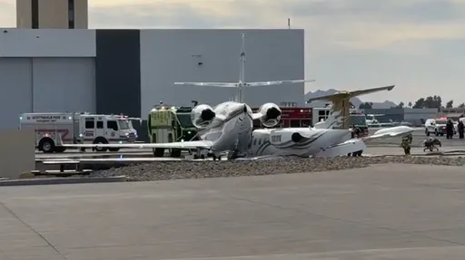 離奇空難!降落突偏離跑道 2飛機相撞至少1死3傷