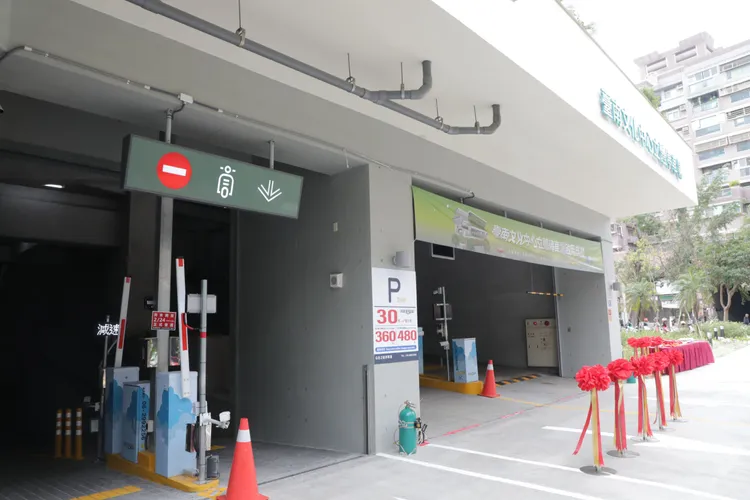 228連假將至，台南市區將湧入觀光人潮，停車場將可提供383輛汽機車停放。南市府提供