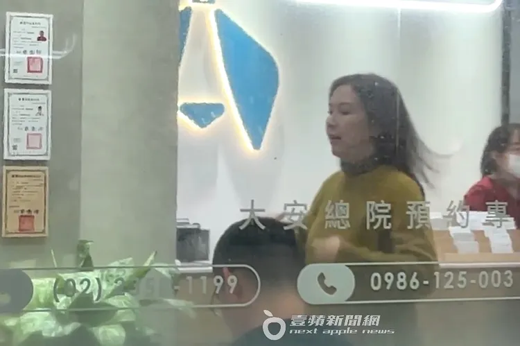 蔡依珊快步從動物醫院走出。特勤中心攝