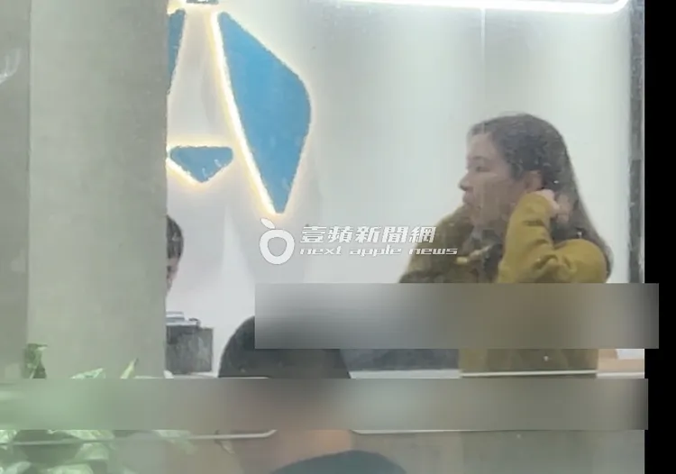 蔡依珊進去寵物醫院待了約20分鐘。特勤中心攝