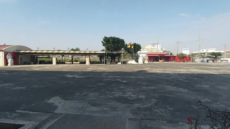 1971年成立的龍發堂曾是大型非法的精神病患者長期居住地。翻攝畫面