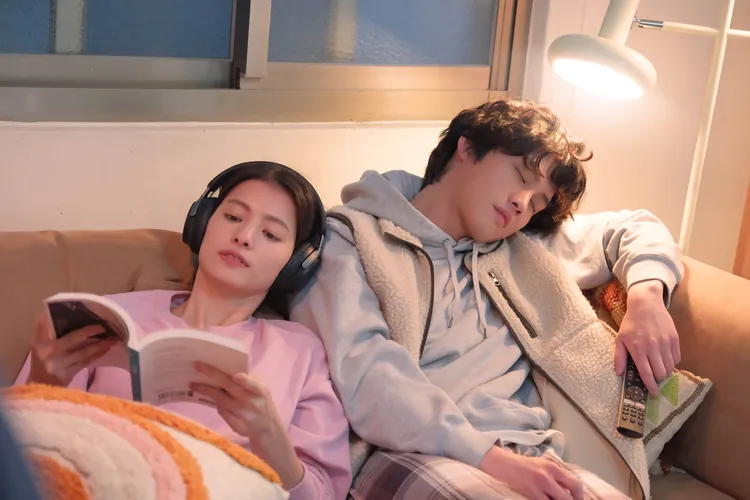 MV由范少勳和混血美女蒲禾菲演出。星空飛騰提供