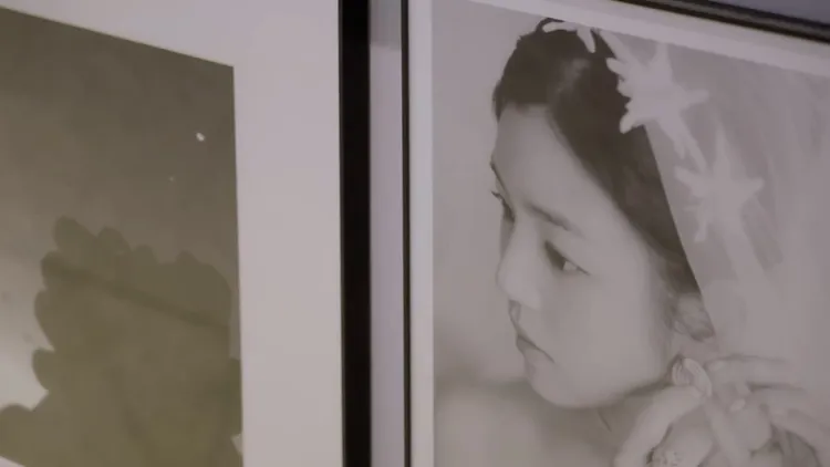 陳妍希放了夫妻握手照和自己的婚紗照。翻攝小幫星探家微博