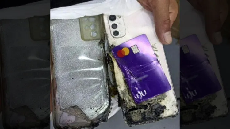 燒毀的摩托羅拉Moto E32手機。翻攝自X