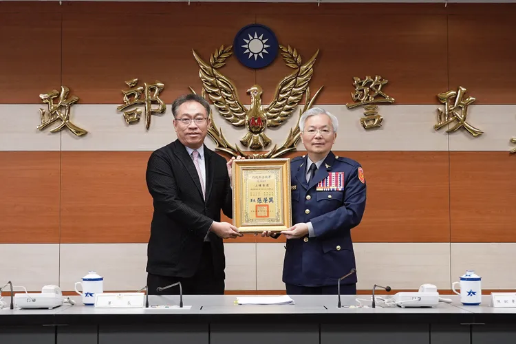 上曜集團董事長張祐銘獲警政署頒獎。彭欣偉攝