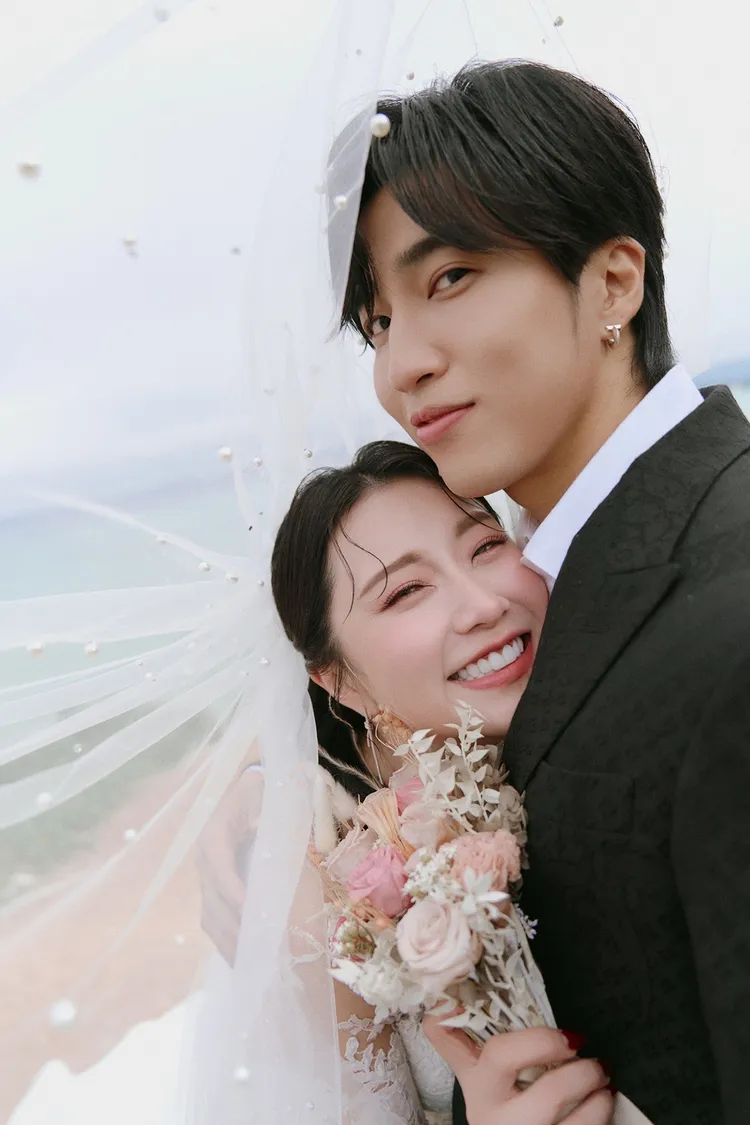 焦凡凡與婁峻碩在沖繩完成終身大事。想不到音樂工作室提供