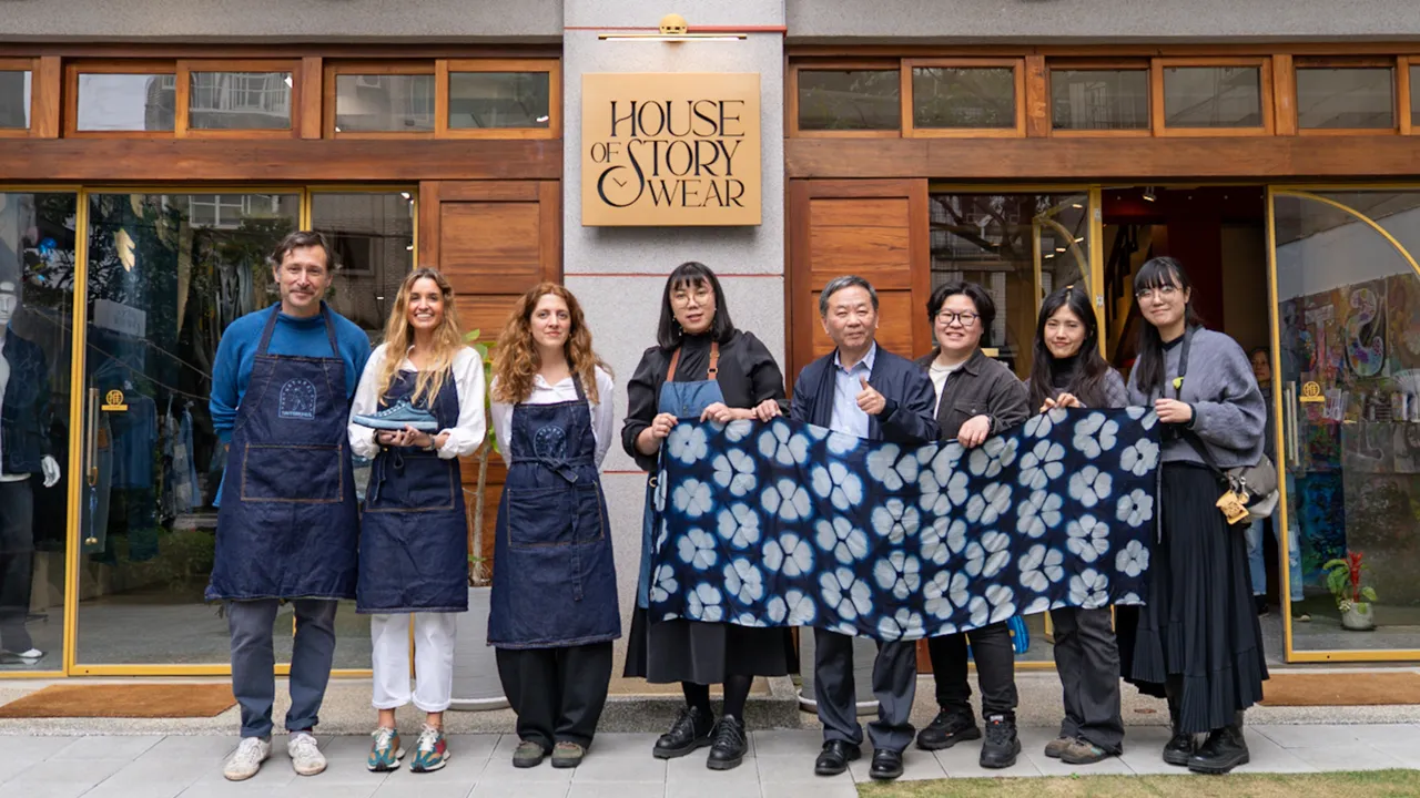 來自西班牙的「Tintoremus」與台灣藍染品牌「太平藍」共同展示藍染的永續時尚應用。品牌提供