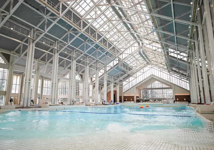 人工造浪的「微笑海灘」冬季室溫維持在攝氏30度。田欣雲攝影