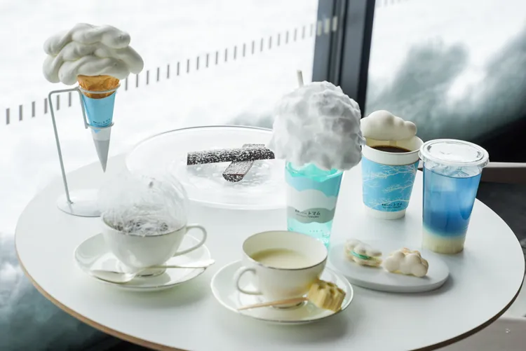 「雲Cafe」販售夢幻造型的咖啡、甜點。田欣雲攝影