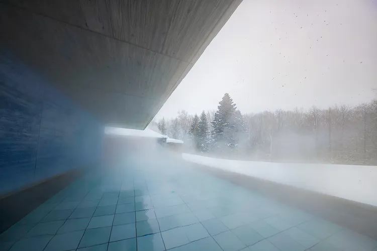 半戶外裸湯「木林之湯」。田欣雲攝影