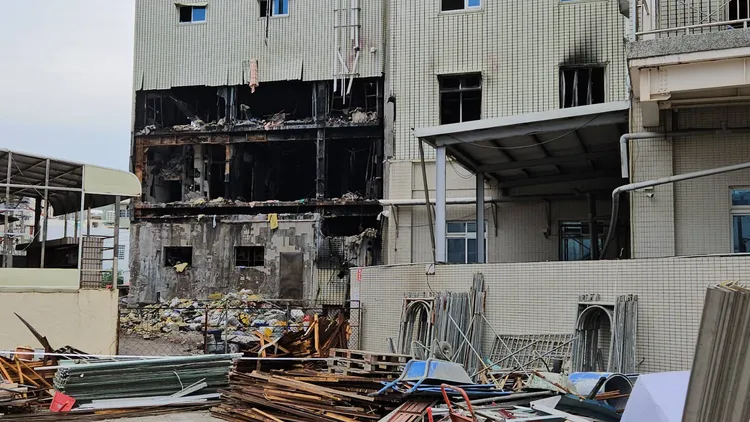 東港安泰醫院大火釀成9死慘劇，屏東縣政府稽查後發現，安泰存在大量違建。縣府提供